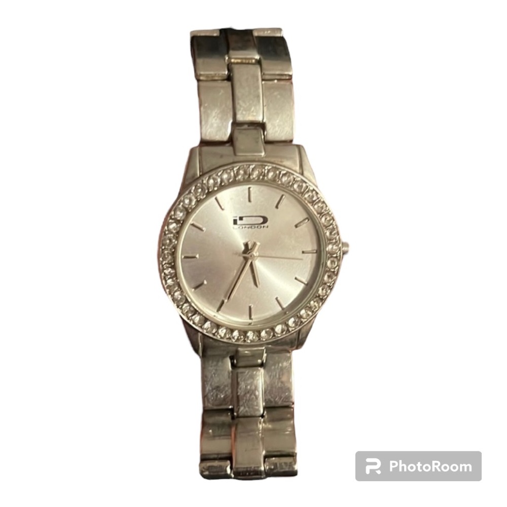 💎Stainless Steel Watch Surrounded by a Circle of Shimmering Faux Diamonds 💎